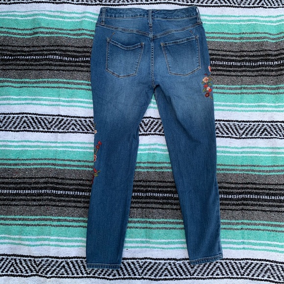 🌺Embroidered Mossimo Hi-Rise Jeggings🌺 - Picture 2 of 6